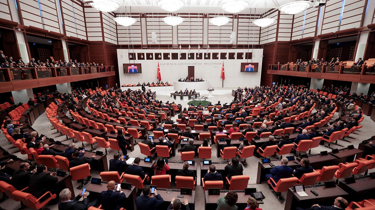 TBMM Adalet Komisyonu '10. Yargı Paketi'ni görüşmek üzere toplandı
