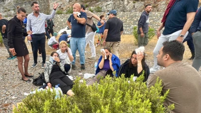 Bodrum'da can pazarı! Minibüsle otomobil çarpıştı 15 kişi yaralandı