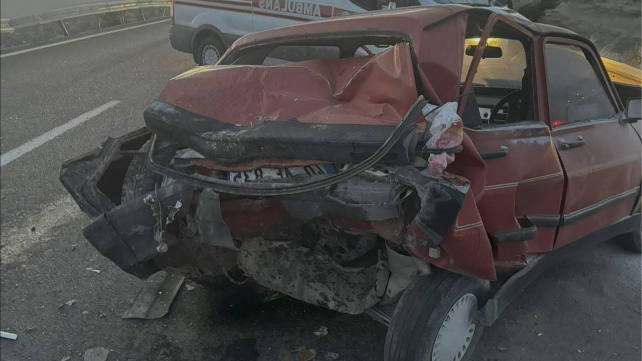 Kırıkkale'de otomobil ile kamyonet çarpıştı: 1 ölü, 2 yaralı