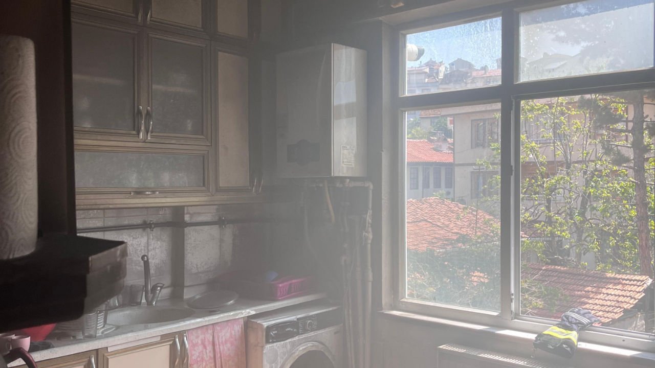 Kastamonu'da mutfakta çıkan yangın evi küle çeviriyordu