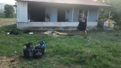 Sevgilisiyle kaldığı evi yaktı, kaçarken kaza yaptı