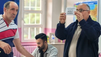 Muhtarlığı kazandı, sevincini çiftetelli oynayarak kutladı