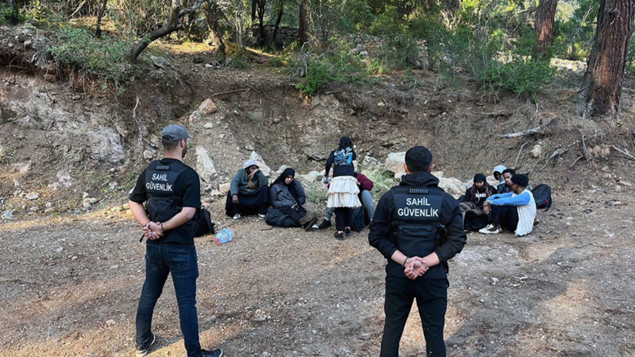 Fethiye'de 1’i çocuk 10 düzensiz göçmen yakalandı
