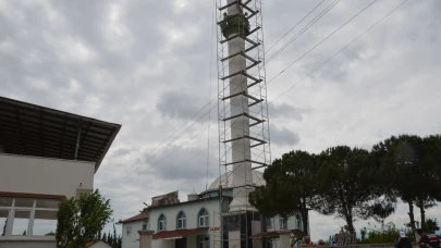 Samsun'da minareden düşen işçi ağır yaralandı