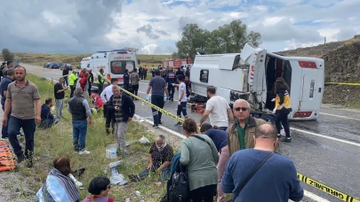 Yozgat’ta midibüs şarampole devrildi! 2 ölü, 27 yaralı