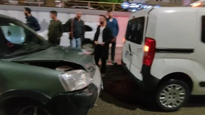 Köprülü kavşakta zincirleme trafik kazası