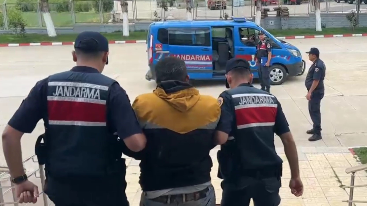 Aranan şahıs çaldığı traktörle tarlada yakalandı