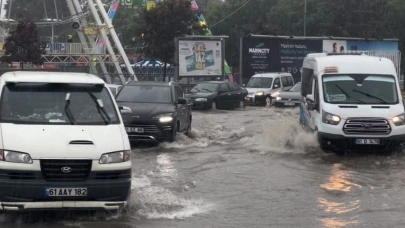 Trabzon'da sel felaketi! Yollar sular altında kaldı