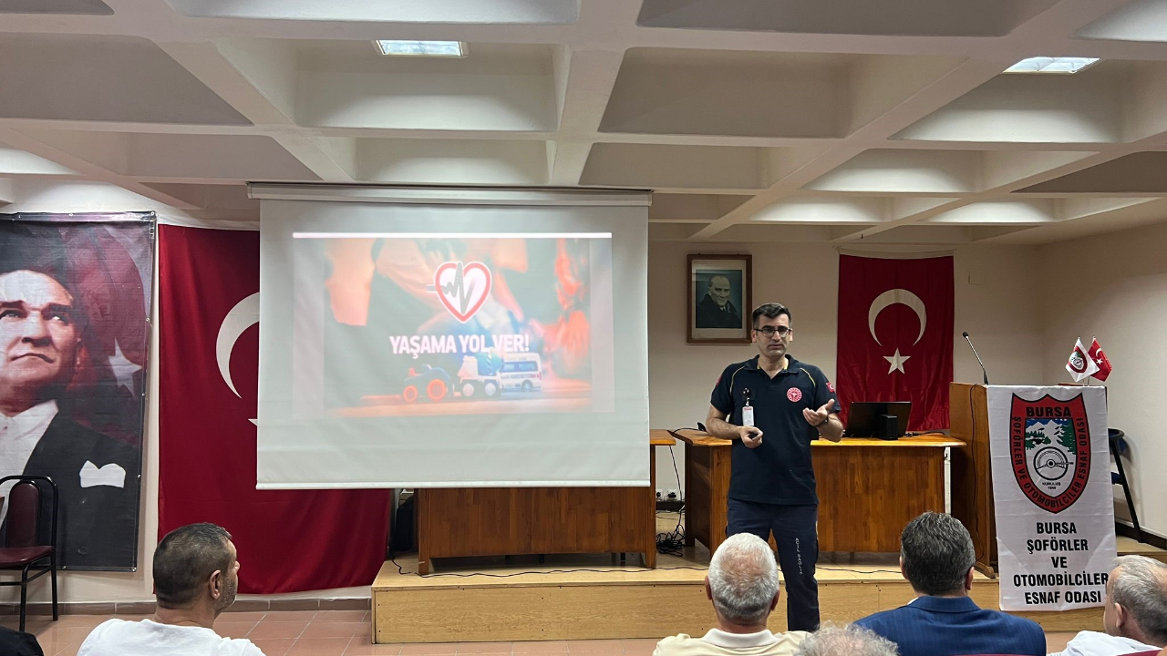 Ticari araç sürücülerine fermuar sistemi anlatıldı