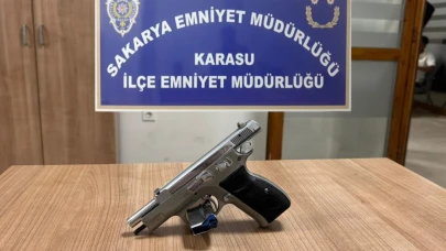 Şüphe üzerine durduruldu, üstünden ruhsatsız tabanca çıktı