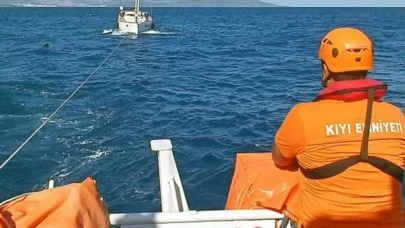 Bodrum açıklarında arızalanan tekneyi KIYEM ekipleri kurtardı