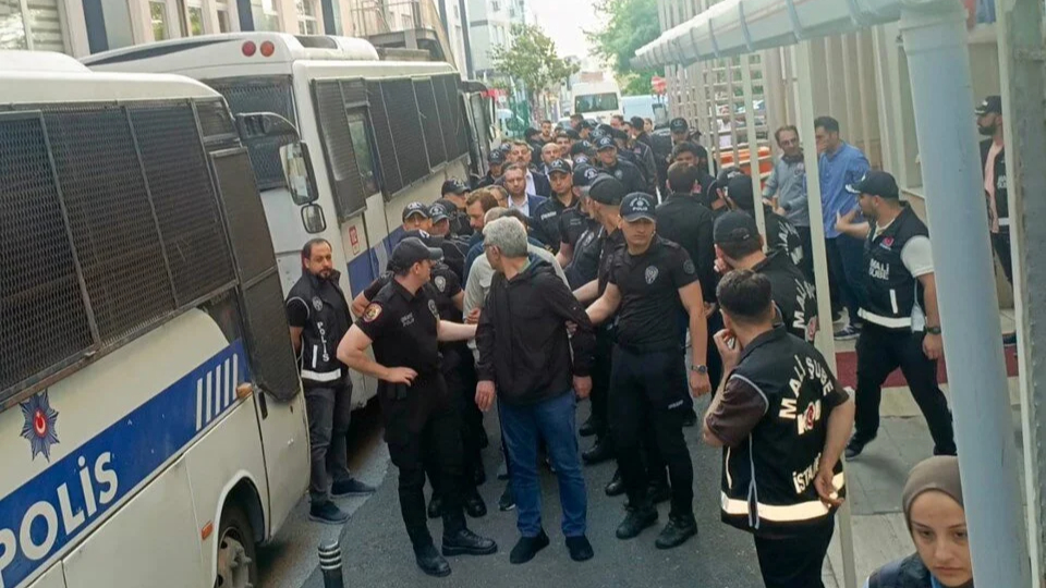CHP'li belediyelere yolsuzluk soruşturması: 30 kişiye tutuklama talebi