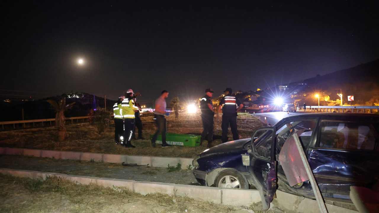 Aydın'da feci kaza... İki otomobil çarpıştı: 2 ölü, 3 yaralı