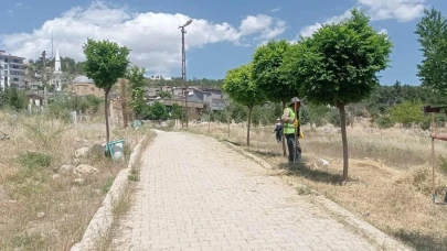 Şırnak'ta bayram öncesi mezarlık temizliği
