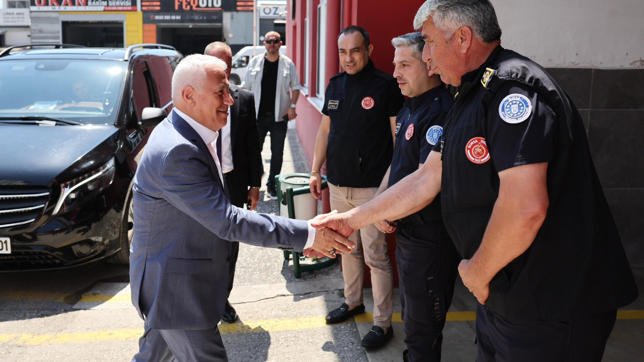 Başkan Bozbey itfaiyecilerle bayramlaştı