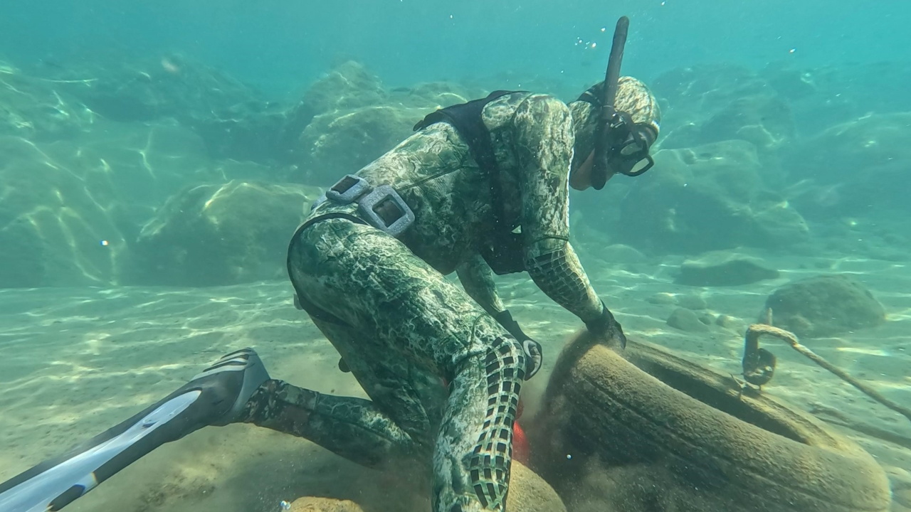 Muğla'da deniz dibi temizliği sürüyor