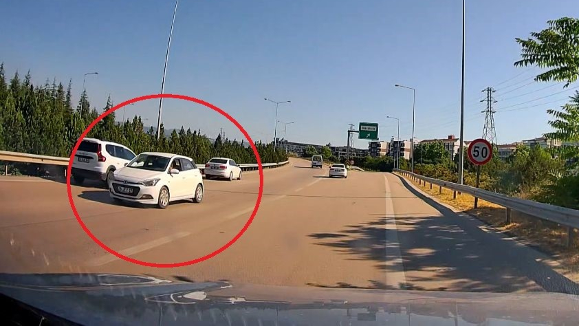 Bursa'da otobanda ters şeritte ilerlemeye başladı