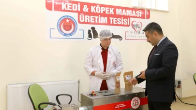 Sivas'ta atık gıdalar mamaya dönüşüyor