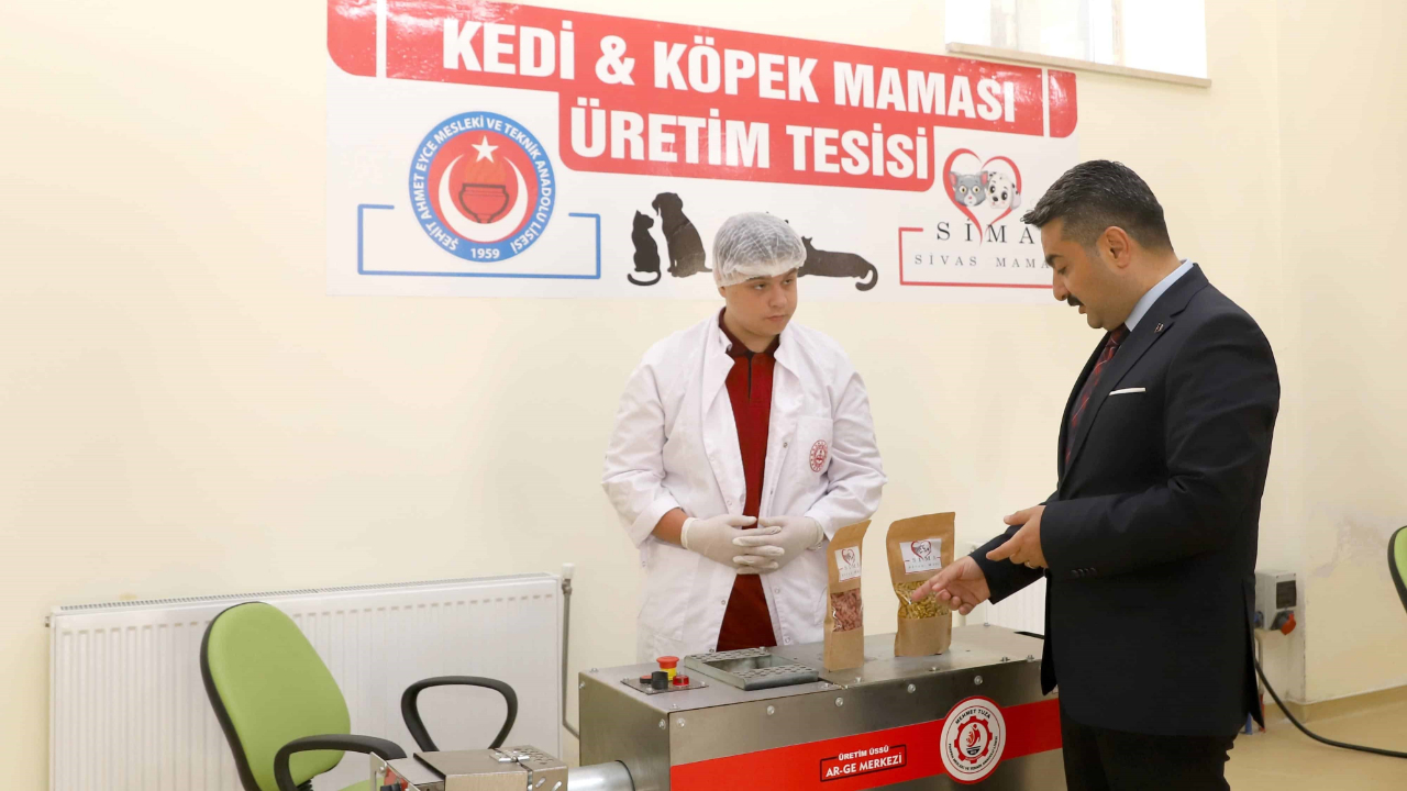 Sivas'ta atık gıdalar mamaya dönüşüyor