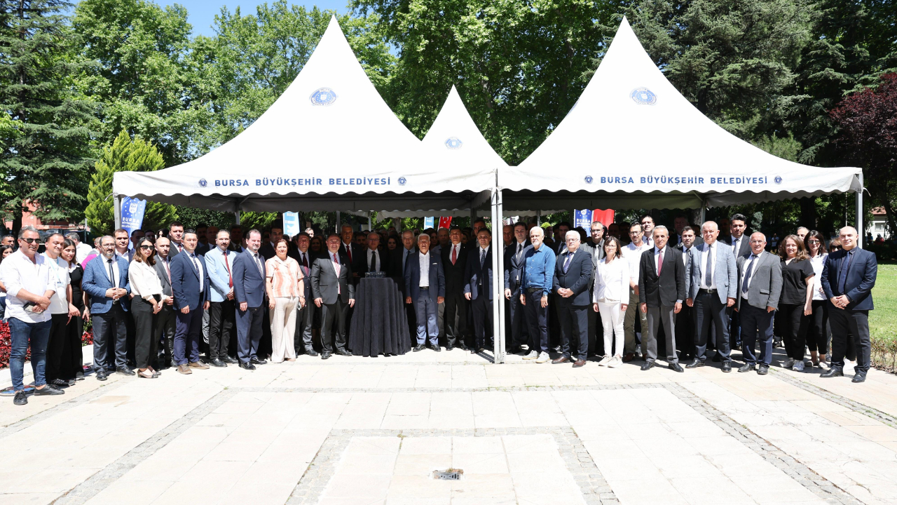 Başkan Bozbey Bursa Büyükşehir Belediyesi çalışanlarıyla bayramlaştı