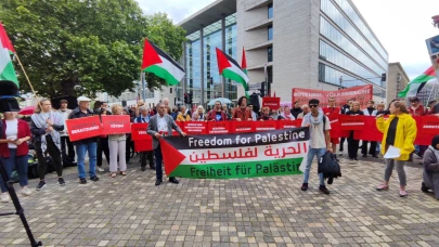 İsrail Dışişleri Bakanı Saar’a şoke eden protesto