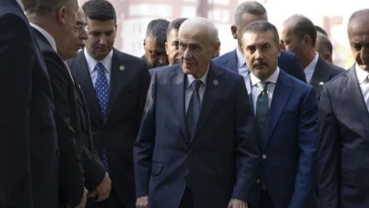 Devlet Bahçeli, Türkeş'in kabrinde