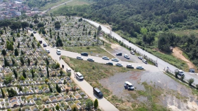Bayramın ilk günü mezarlıklar ziyaretçilerle doldu