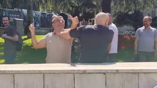 Bursa’da yumruklar havada uçuştu