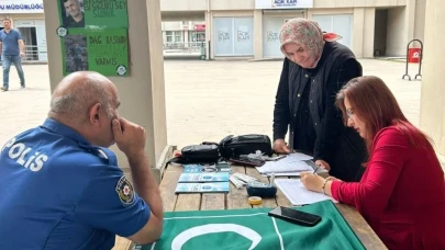 Farkındalık standına vatandaşlardan ilgi