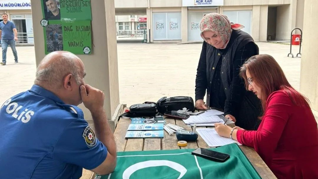 Farkındalık standına vatandaşlardan ilgi