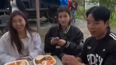 Koreli turistlere şok: Yemeğe çağırdılar, hesabı onlara kestiler!