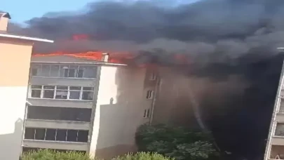 Silivri’de 5 katlı binanın çatısında korkutan yangın