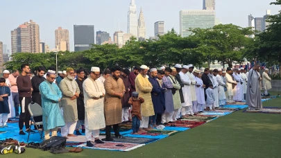 New York'ta bayram namazı parklarda kılındı
