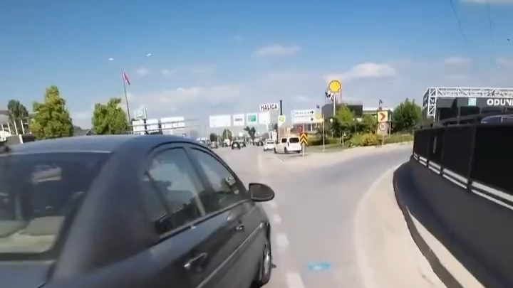 Aynamı kırdın" dedi, kamera kaydı çıkınca kaçtı