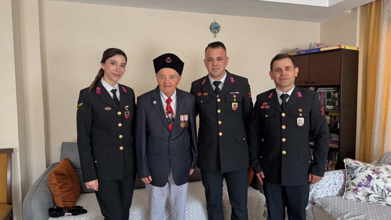 Aydın jandarması, bayramda şehit ailelerini ve gazileri unutmadı