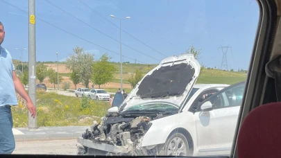 Kayseri'de iki otomobil kafa kafaya çarpıştı! 8 yaralı