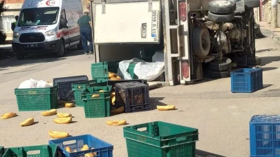 Kamyonetler çarpıştı, sürücülerden biri yaralandı