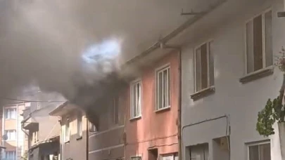 Bursa’da 2 katlı binada yangın