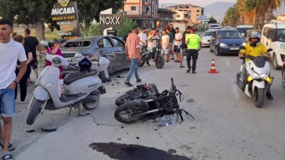 Motosiklet otomobile ok gibi saplandı! 1 ölü 1 yaralı