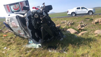 Kars’ta ambulans şarampole uçtu! 1’i doktor 4 yaralı