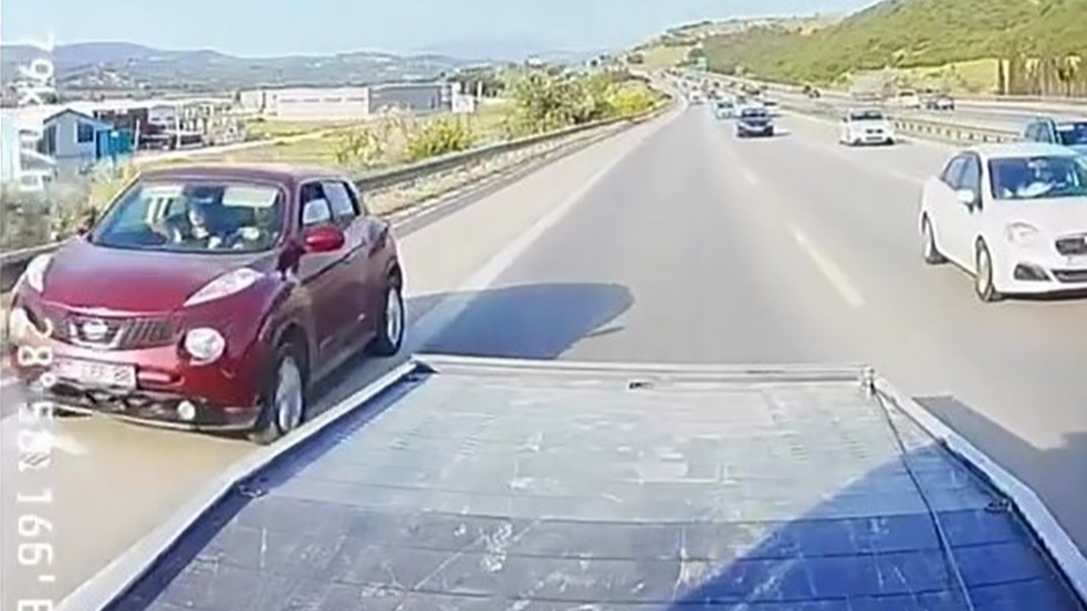 Trafiği tehlikeye düşüren sürücü kameraya yakalandı