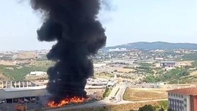 Çöp ayrıştırma tesisi bahçesinde yangın