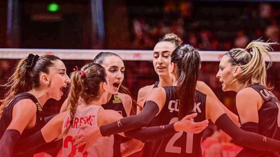 A Milli Kadın Voleybol Takımı 4'te 4 yaptı!