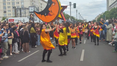 Berlin Kültürler Karnavalı'nda renkli görüntüler