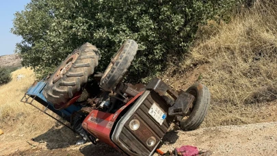 Halfeti’de traktör devrildi: 3 yaralı