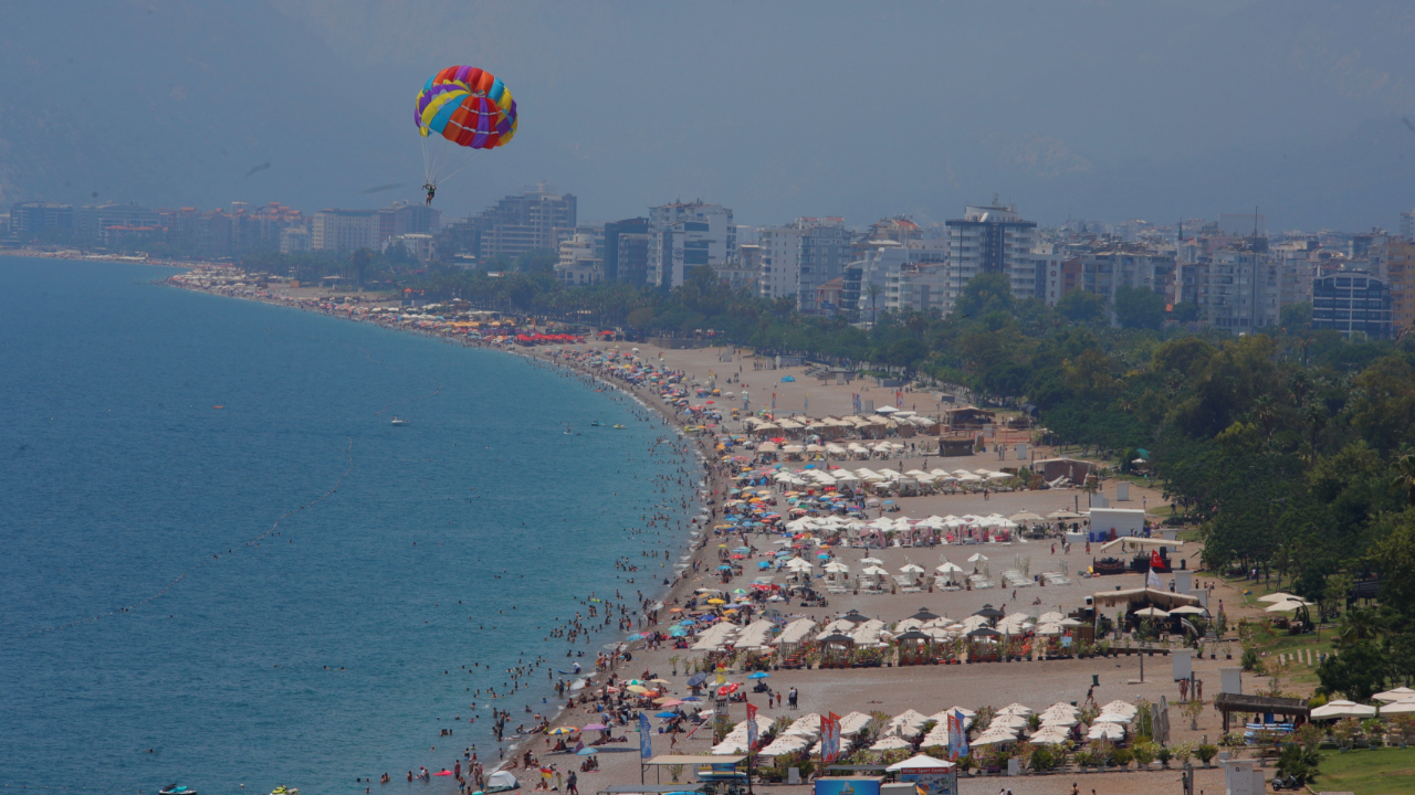 Antalya'da bayramın son günü sahiller doldu