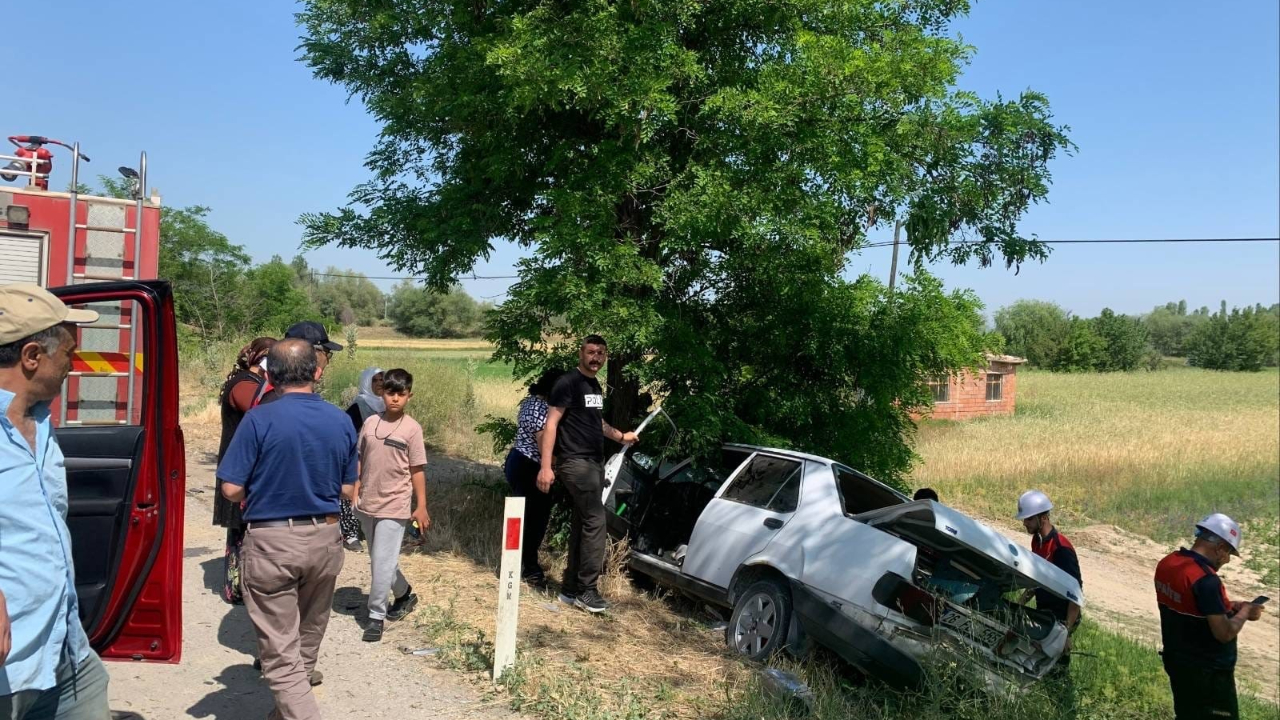 Afyonkarahisar’da otomobiller çarpıştı! 6 kişi yaralandı