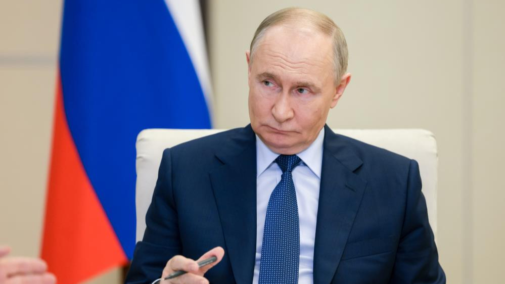 Putin'den donanmaya destek imzası