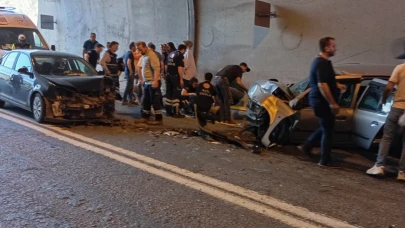 Artvin'de iki otomobil çarpıştı: 5 yaralı