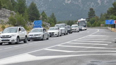 Tatilcilerin dönüş yolunda trafik yoğunluğu
